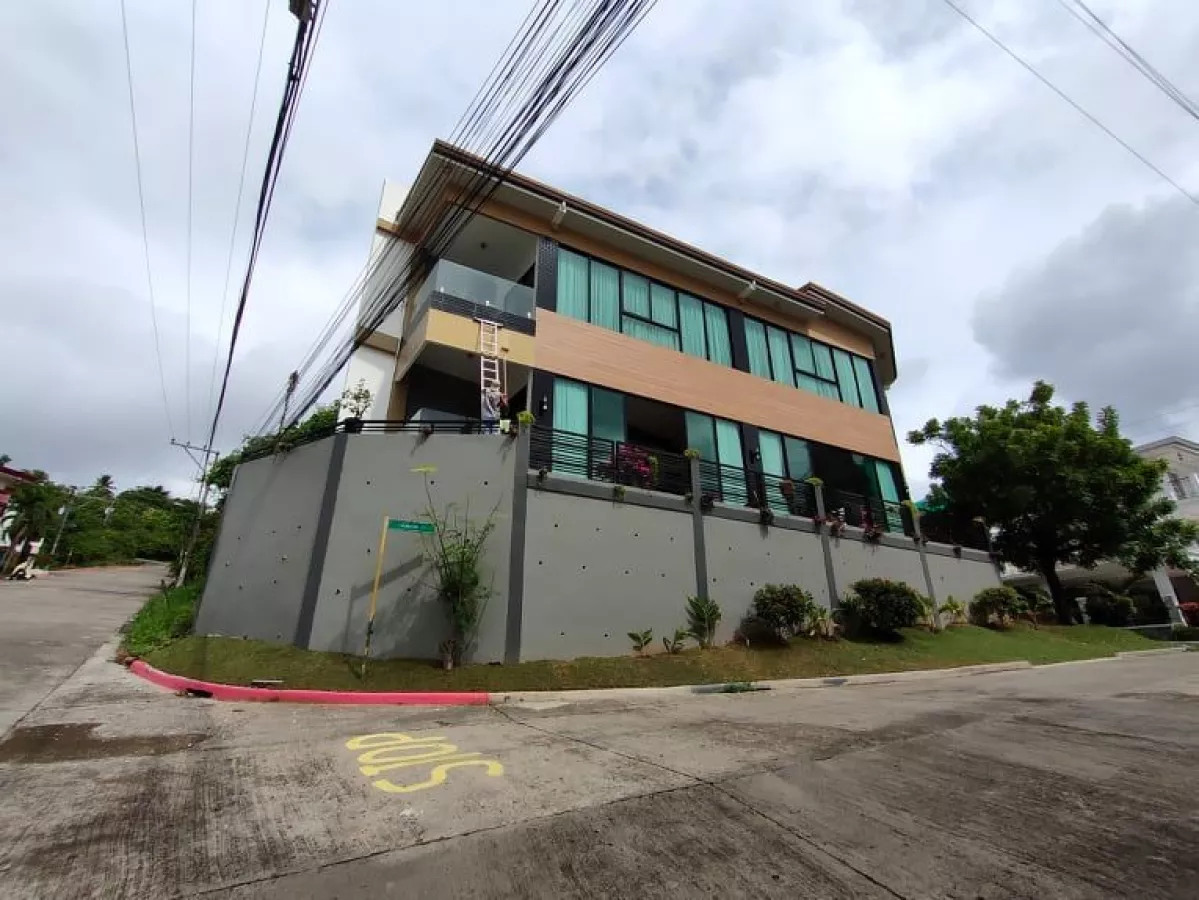 FULLY FURNISHED OVERLOOKING HOUSE AND LOT